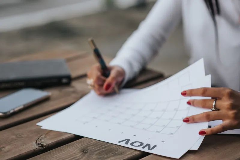 Stop Guessing, Start Scheduling: The Smart Manicure Timing Guide for Your Actual Life